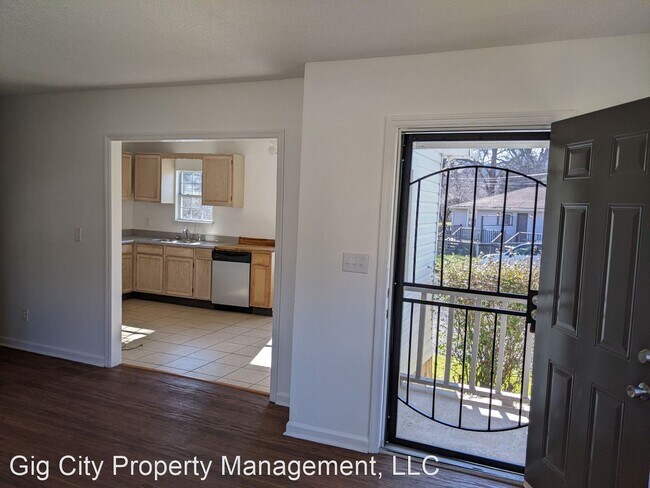 Building Photo - 3 br, 1 bath House - 205 Lakeview Dr