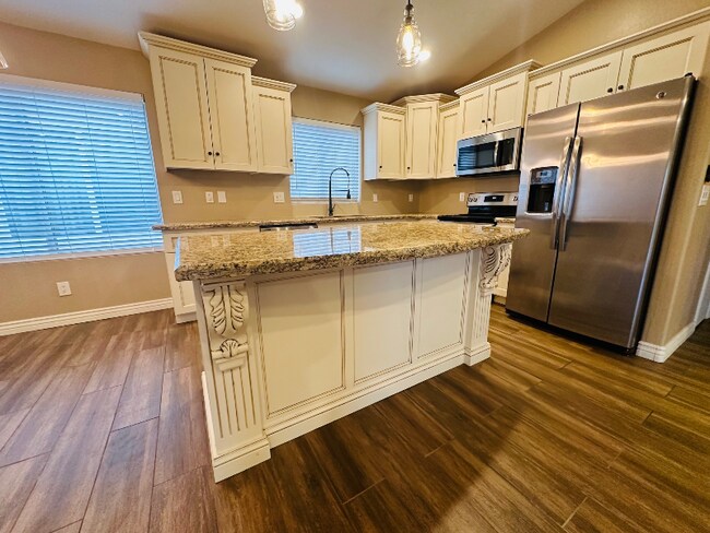 Building Photo - 3238 E Kristal Way