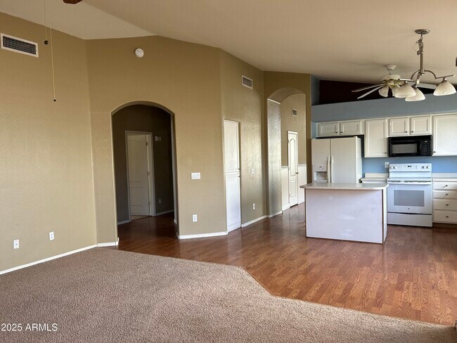 Foto del edificio - 1801 E Toledo St