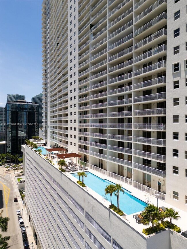 Foto del edificio - 1200 Brickell Bay Dr