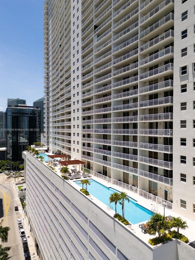 Building Photo - 1200 Brickell Bay Dr