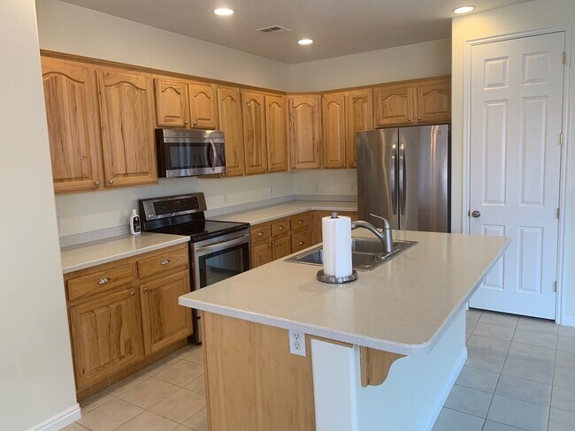 Building Photo - Coral Canyon Jewel!