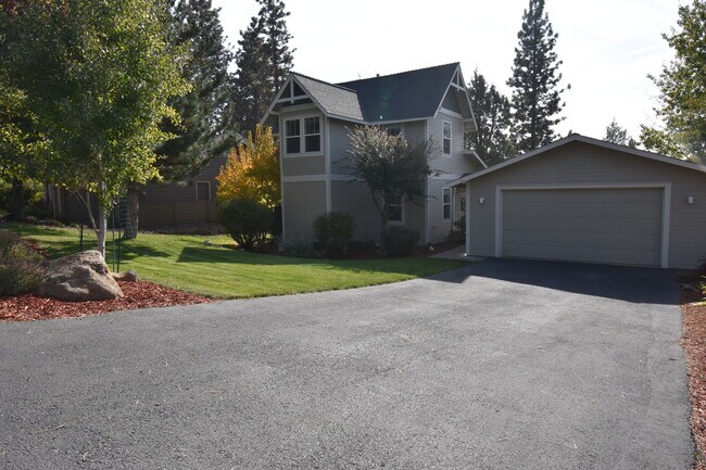 Building Photo - 10408 Merlin Way