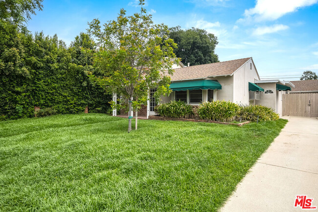 Building Photo - 4946 Sunnyslope Ave