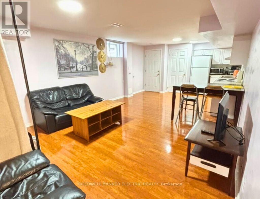 Primary Photo - 1215 Simcoe St S