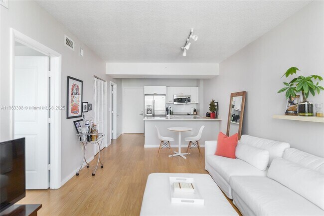 Foto del edificio - 333 NE 24th St