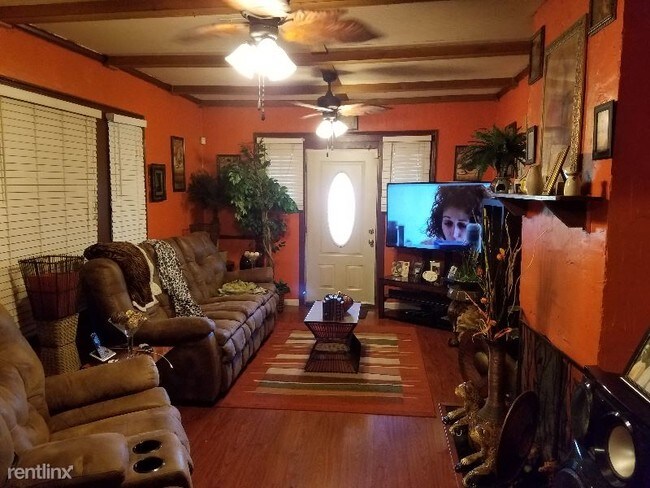 Building Photo - 4 br, 2 bath House - 802 Avenue B Unit 1