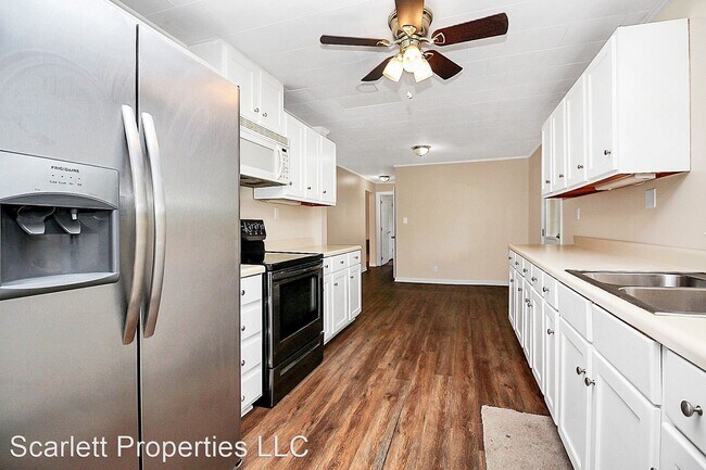 Building Photo - 3 br, 2 bath House - 1417 17th Avenue NE