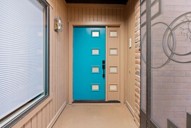 Building Photo - 1021 W Desert Canyon Pl