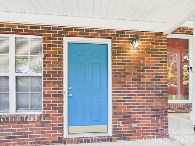 Building Photo - 609 Mountainwater Dr