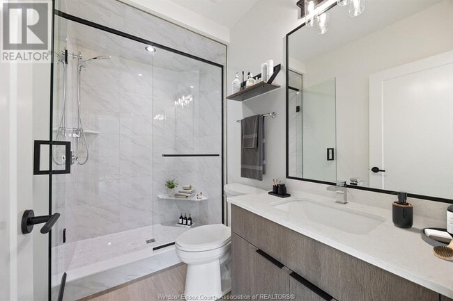 Photo du bâtiment - 1630 Sprucewood Ave