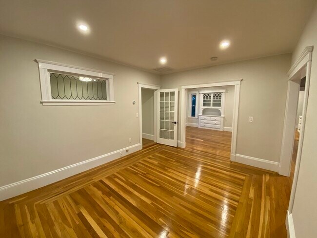 Building Photo - 26 Playstead Rd