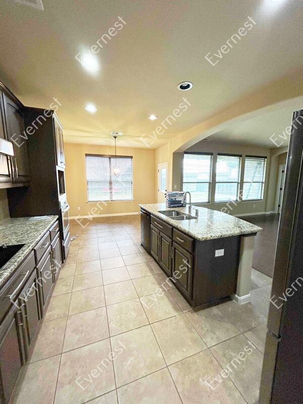 Building Photo - 208 Hendelson Ln