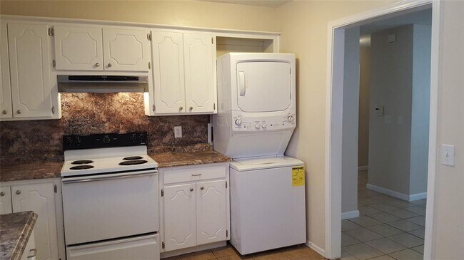 Foto del edificio - 831 Russell Cir