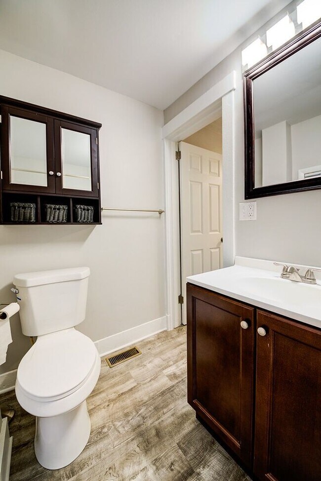 Foto del edificio - FULLY RENOVATED 3 BEDROOM HOUSE IN THE HEA...