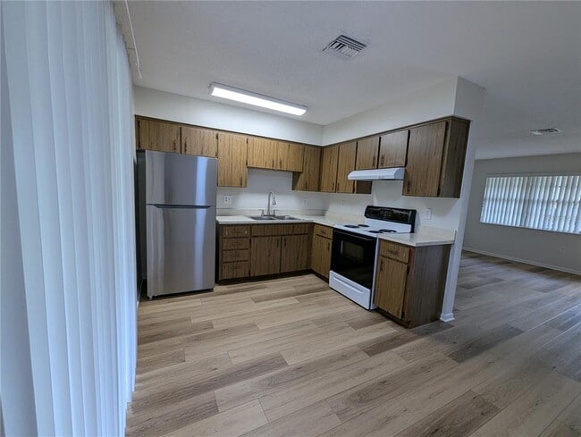 Building Photo - 20032 Suncrest Dr