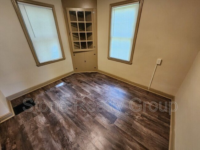 Foto del edificio - 2811 Harrison Avenue