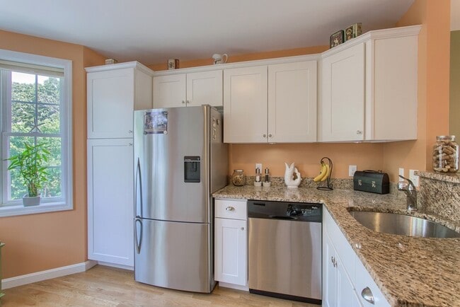Kitchen - 101 Hopkins St