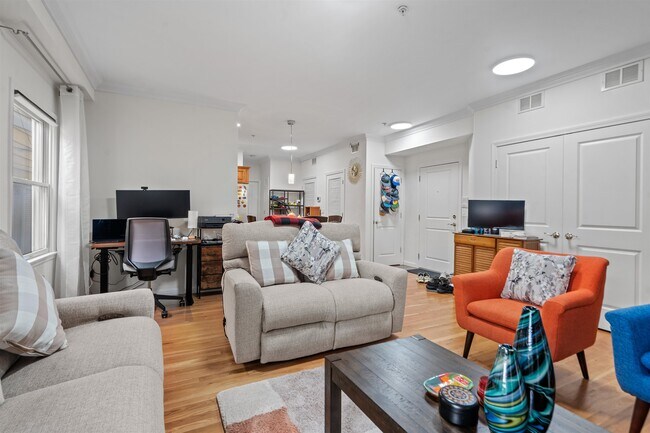 Foto del edificio - 6120 Fillmore Pl