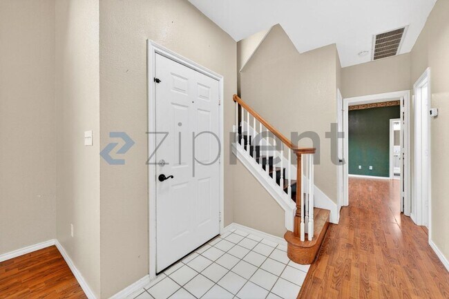 Building Photo - Unit