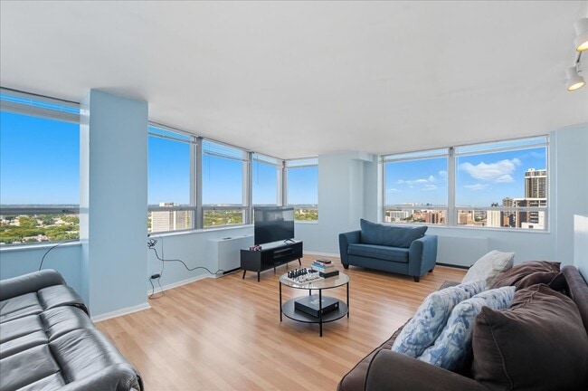 Foto del edificio - 5701 N Sheridan Rd