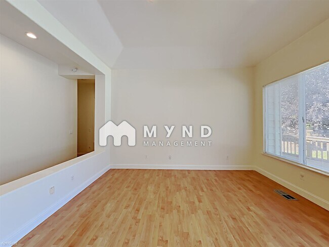 Building Photo - 7 br, 3 bath House - 668 Renaissance Ave