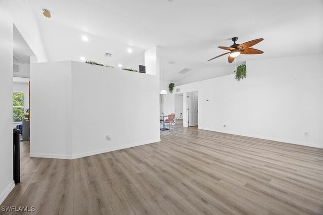 Foto del edificio - 4013 NE 10th Pl