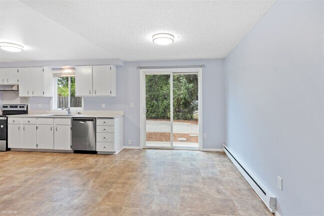 Foto del edificio - 2 br, 1.5 bath Duplex - 4701 236th Street ...