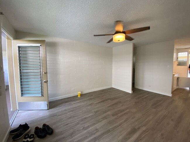 Building Photo - Convenient Two Bedroom Apartment - $2300/mo 2BR/1BA/1PKG