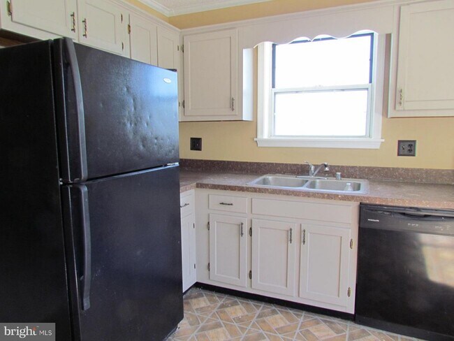 Building Photo - 45742 Military Ln