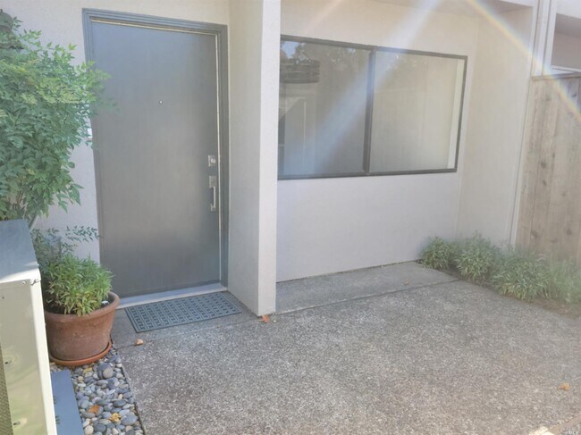 Foto del edificio - 3508 Shelter Creek Dr