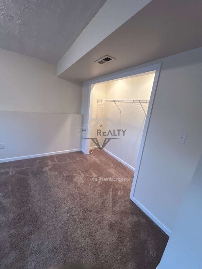 Foto del edificio - 8911 Leeds Ct