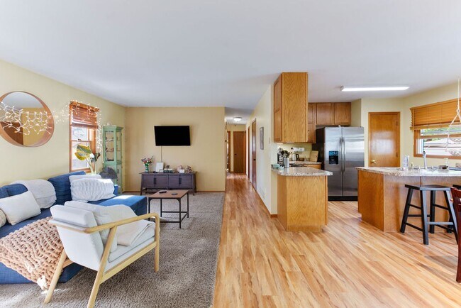 Foto del edificio - Classic 3 Bedroom 2 Bathroom in Fort Collins Ranch in an Incredible Location!