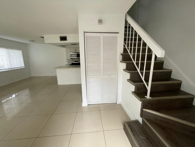 Foto del edificio - 5702 NW 21st St