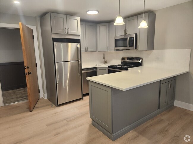 Building Photo - 1212 N La Salle Dr
