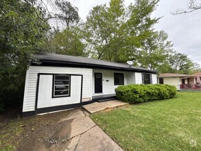 Building Photo - 734 Lindsey Dr