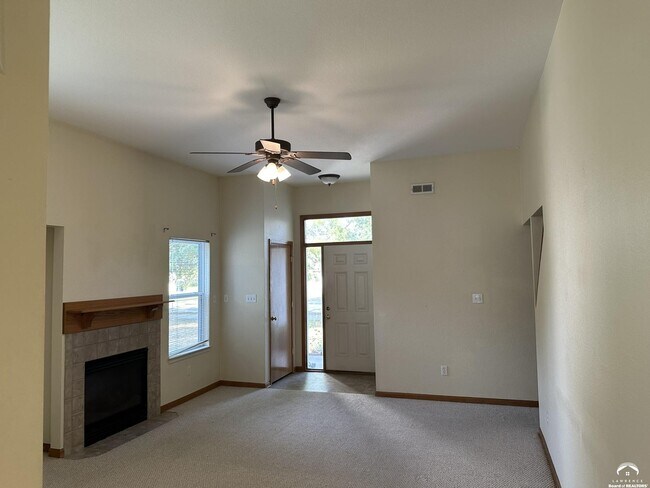 Building Photo - 925 N Field Stone Dr