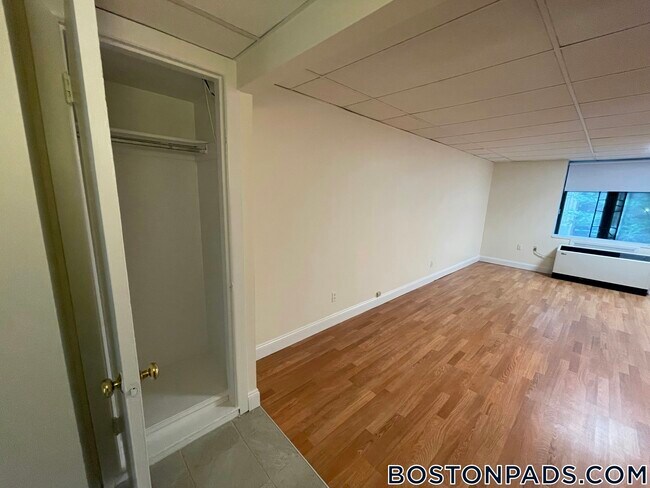 Building Photo - 62 Boylston St