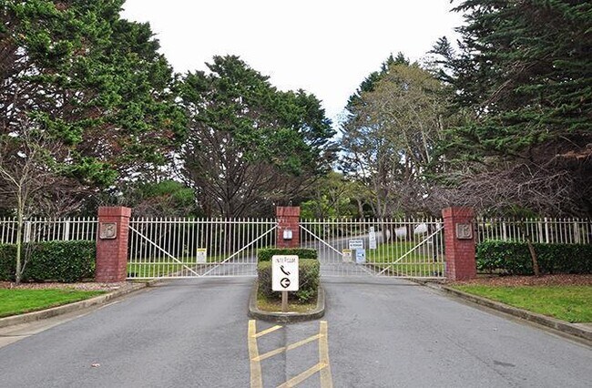 Foto del edificio - 272 Crown Cir