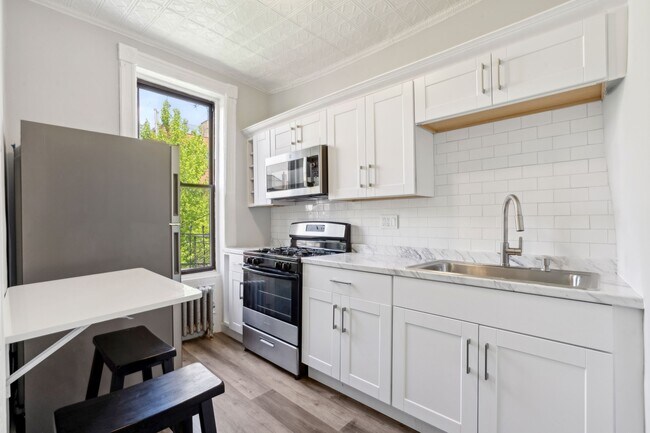 Building Photo - 373A 16th St