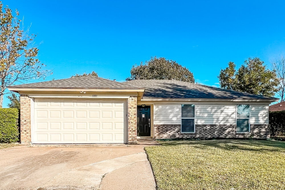 Primary Photo - 1101 Twin Cedar Ct