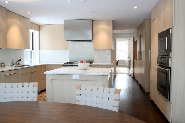 Building Photo - 17 Farrar St