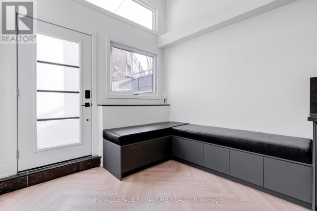 Building Photo - 861 O'Connor Dr