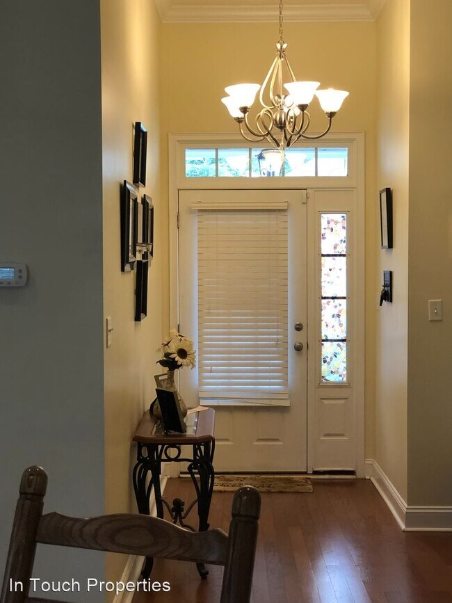 Building Photo - 3 br, 2 bath House - 3860 Napa Dr