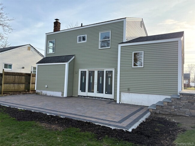 Building Photo - 675 Deer Park Ave
