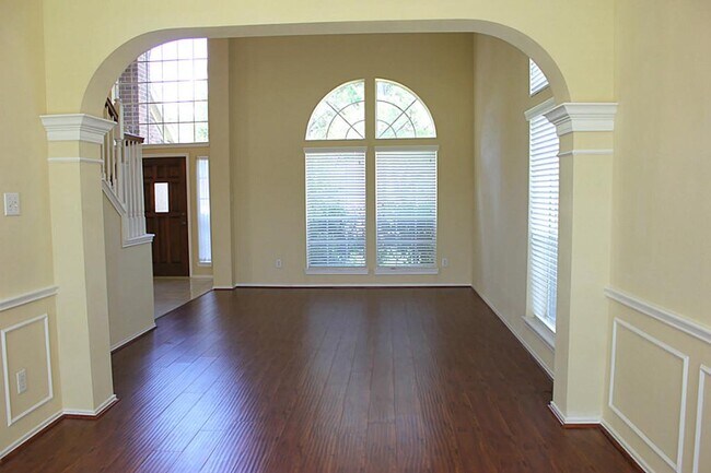 Foto del edificio - 4614 Forest Home Dr