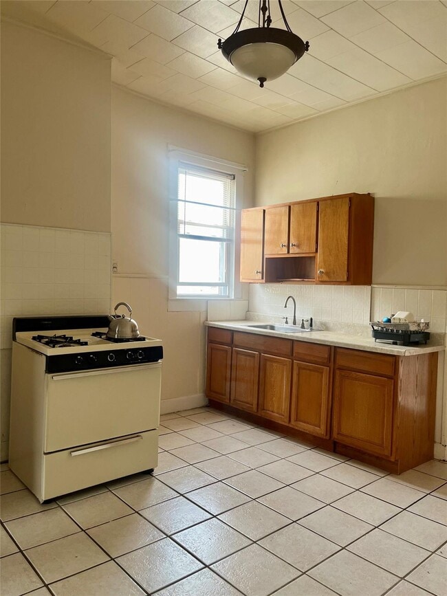 Building Photo - 149 Voss Ave