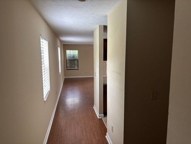 Foto del edificio - Cedar Chase Duplex Available August!