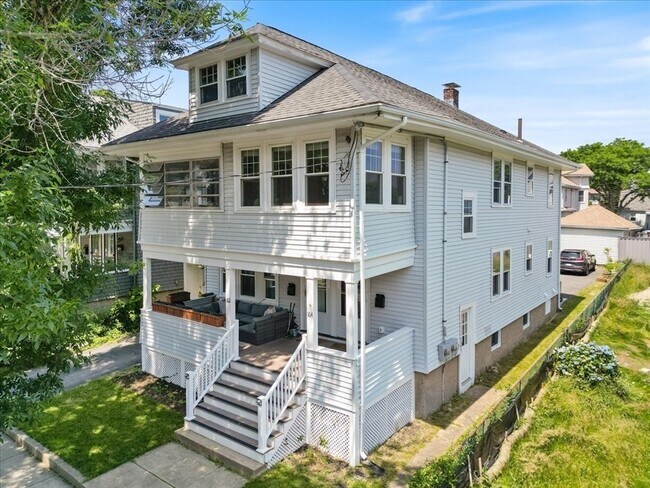 Building Photo - 164 Vassall St