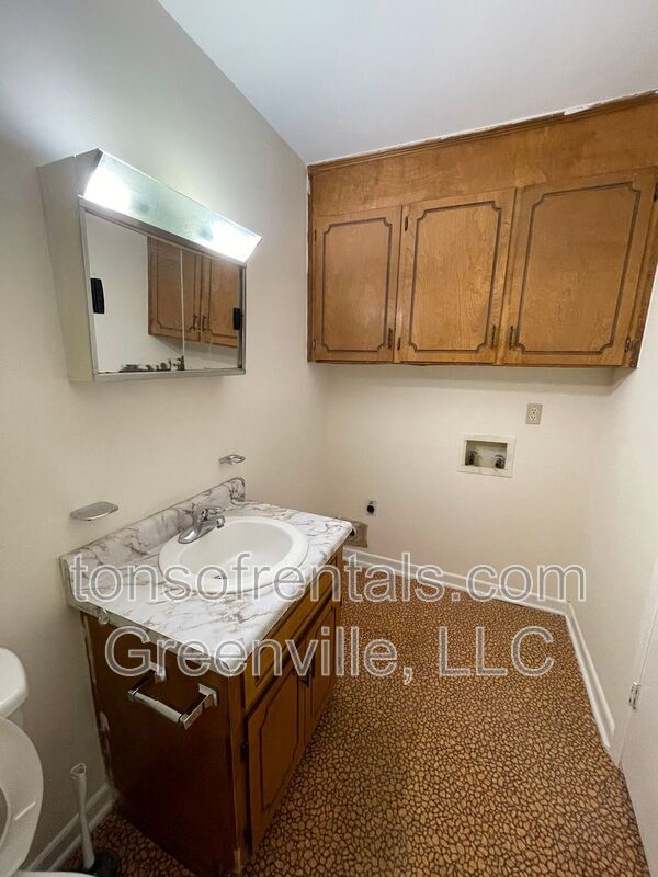 Foto del edificio - 100 State Rd S-42-7449